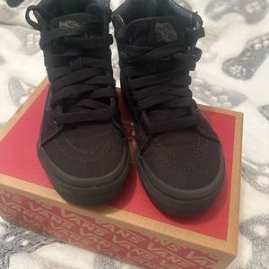Kids Vans color black great condition size 12
